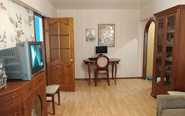 Великий Новгород, Софийская сторона, улица Черняховского, 82.3-к квартира, 48.3 м², 1/5 эт.